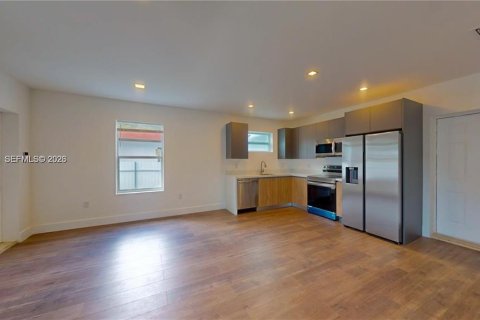 Casa en venta en Hialeah, Florida, 2 dormitorios, 76.64 m2 № 2381005 - foto 7