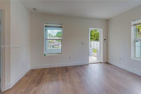 Casa en venta en Hialeah, Florida, 2 dormitorios, 76.64 m2 № 2381005 - foto 5