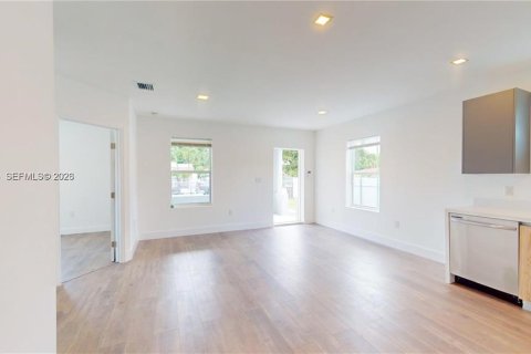 Casa en venta en Hialeah, Florida, 2 dormitorios, 76.64 m2 № 2381005 - foto 18