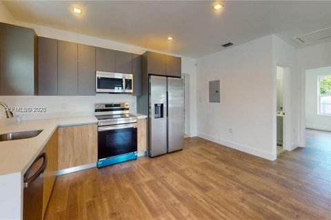 Casa en venta en Hialeah, Florida, 2 dormitorios, 76.64 m2 № 2381005 - foto 10