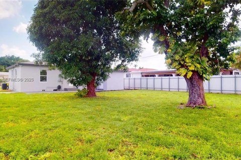 Casa en venta en Hialeah, Florida, 2 dormitorios, 76.64 m2 № 2381005 - foto 29