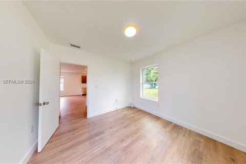 Casa en venta en Hialeah, Florida, 2 dormitorios, 76.64 m2 № 2381005 - foto 19