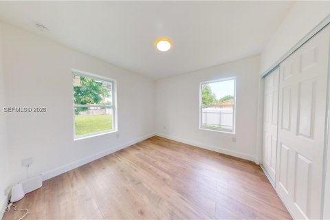 Casa en venta en Hialeah, Florida, 2 dormitorios, 76.64 m2 № 2381005 - foto 21