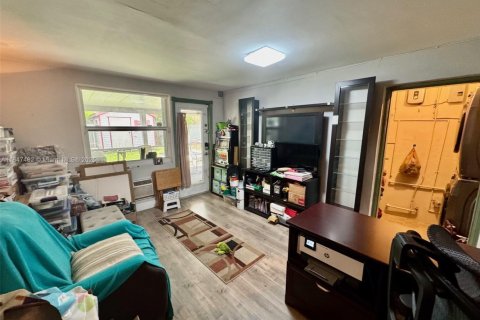 Propiedad comercial en venta en North Miami, Florida, 241.55 m2 № 1847714 - foto 15