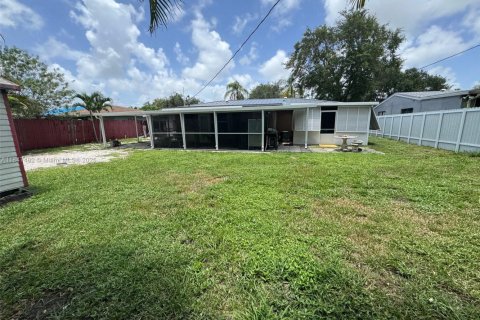 Propiedad comercial en venta en North Miami, Florida, 241.55 m2 № 1847714 - foto 23