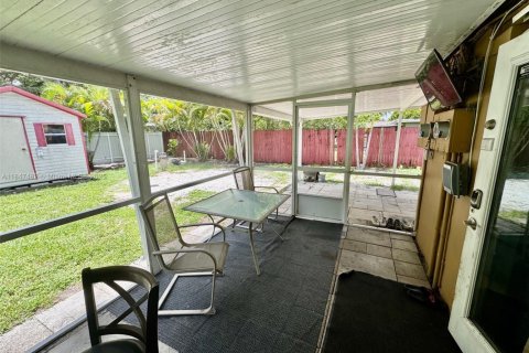 Propiedad comercial en venta en North Miami, Florida, 241.55 m2 № 1847714 - foto 19