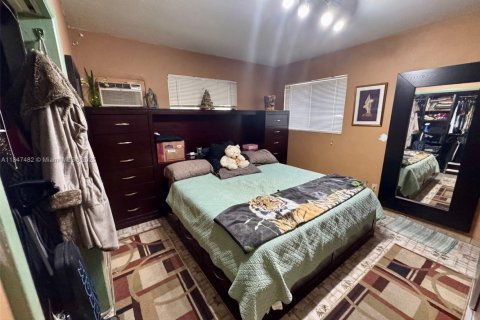 Propiedad comercial en venta en North Miami, Florida, 241.55 m2 № 1847714 - foto 9