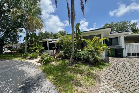 Propiedad comercial en venta en North Miami, Florida, 241.55 m2 № 1847714 - foto 3