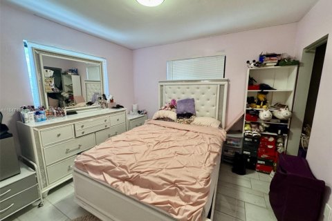 Propiedad comercial en venta en North Miami, Florida, 241.55 m2 № 1847714 - foto 13
