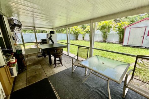 Propiedad comercial en venta en North Miami, Florida, 241.55 m2 № 1847714 - foto 17