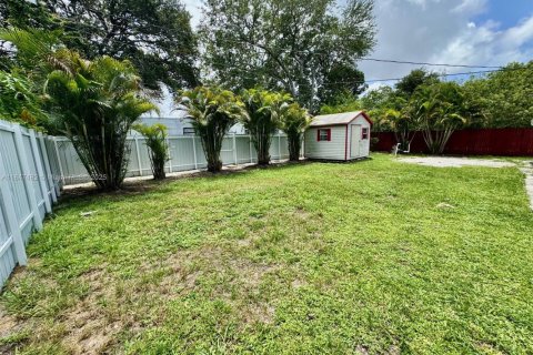 Propiedad comercial en venta en North Miami, Florida, 241.55 m2 № 1847714 - foto 24
