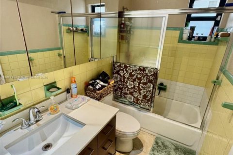 Propiedad comercial en venta en North Miami, Florida, 241.55 m2 № 1847714 - foto 11