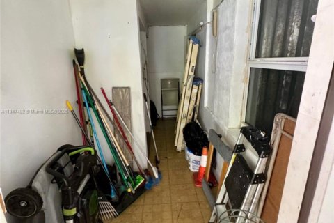 Propiedad comercial en venta en North Miami, Florida, 241.55 m2 № 1847714 - foto 18