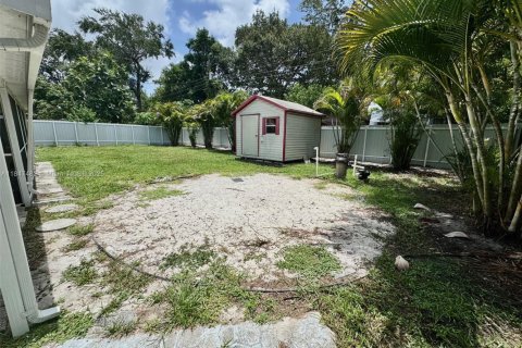 Propiedad comercial en venta en North Miami, Florida, 241.55 m2 № 1847714 - foto 22