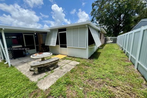 Propiedad comercial en venta en North Miami, Florida, 241.55 m2 № 1847714 - foto 25