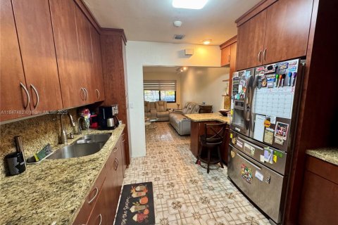 Propiedad comercial en venta en North Miami, Florida, 241.55 m2 № 1847714 - foto 8