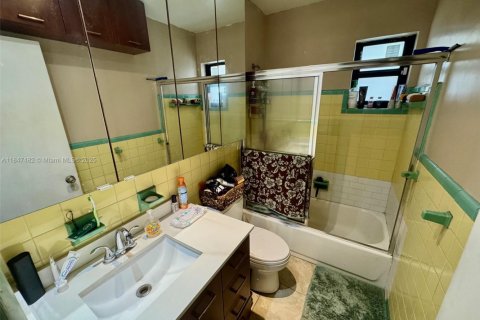Propiedad comercial en venta en North Miami, Florida, 241.55 m2 № 1847714 - foto 12