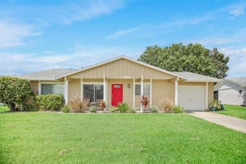 House in Orlando, Florida 2 bedrooms, 121.89 sq.m. № 2361412
