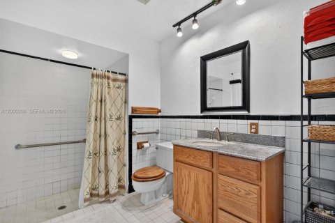 House in South Miami, Florida 4 bedrooms, 274.06 sq.m. № 2067422 - photo 26