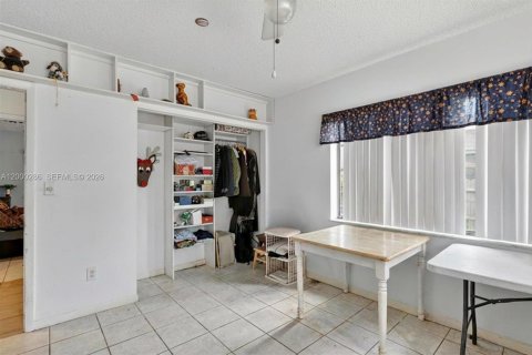 House in South Miami, Florida 4 bedrooms, 274.06 sq.m. № 2067422 - photo 29