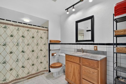 House in South Miami, Florida 4 bedrooms, 274.06 sq.m. № 2067422 - photo 25