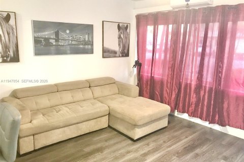 Купить кондоминиум в Халландейл-Бич, Флорида 1 спальня, 58.06м2, № 2089041 - фото 5