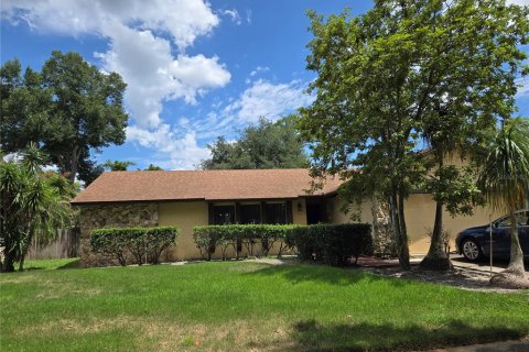 House in Altamonte Springs, Florida 4 bedrooms, 163.51 sq.m. № 2316473