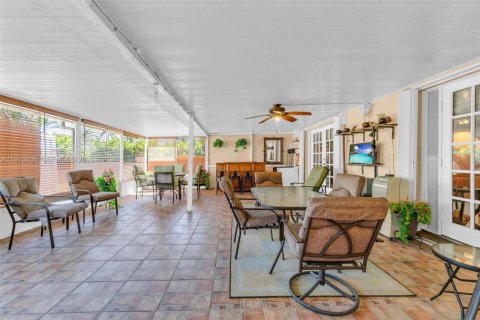 House in Palmetto Bay, Florida 4 bedrooms, 210.24 sq.m. № 2078971 - photo 21