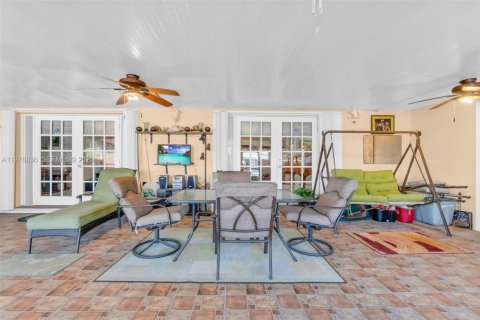 House in Palmetto Bay, Florida 4 bedrooms, 210.24 sq.m. № 2078971 - photo 22