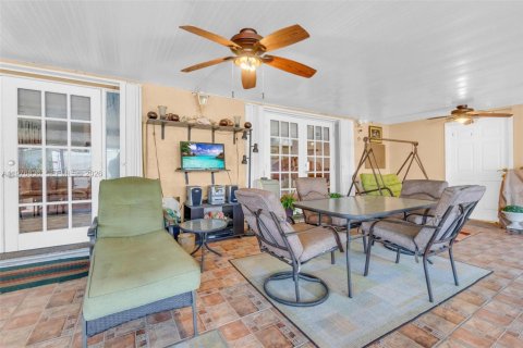 House in Palmetto Bay, Florida 4 bedrooms, 210.24 sq.m. № 2078971 - photo 23
