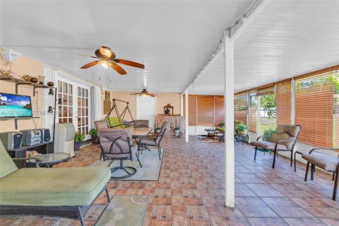 House in Palmetto Bay, Florida 4 bedrooms, 210.24 sq.m. № 2078971 - photo 20