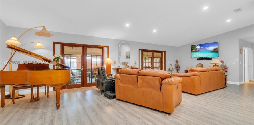 House in Palmetto Bay, Florida 4 bedrooms, 210.24 sq.m. № 2078971