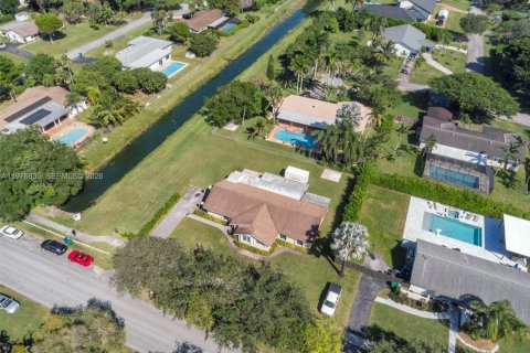 House in Palmetto Bay, Florida 4 bedrooms, 210.24 sq.m. № 2078971 - photo 24