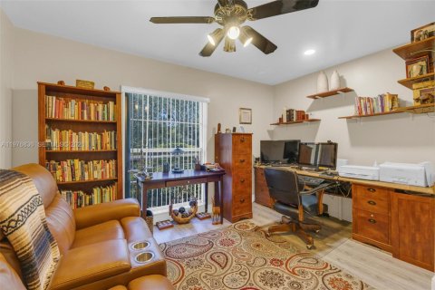 House in Palmetto Bay, Florida 4 bedrooms, 210.24 sq.m. № 2078971 - photo 19