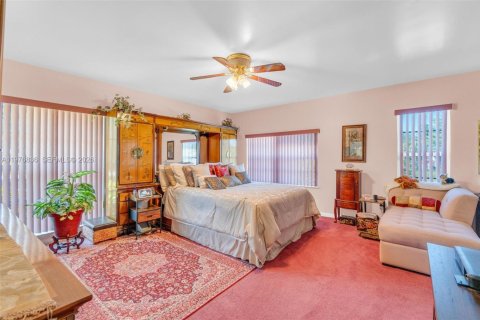 House in Palmetto Bay, Florida 4 bedrooms, 210.24 sq.m. № 2078971 - photo 7