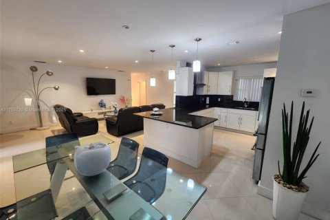 Villa ou maison à vendre à Cutler Bay, Floride: 4 chambres, 164.72 m2 № 1985275 - photo 8