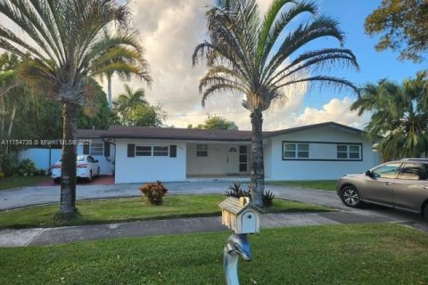 Villa ou maison à vendre à Cutler Bay, Floride: 4 chambres, 164.72 m2 № 1985275 - photo 2