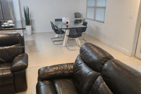 Villa ou maison à vendre à Cutler Bay, Floride: 4 chambres, 164.72 m2 № 1985275 - photo 9