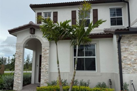 Touwnhouse à louer à Homestead, Floride: 3 chambres, 123.37 m2 № 1925197 - photo 2