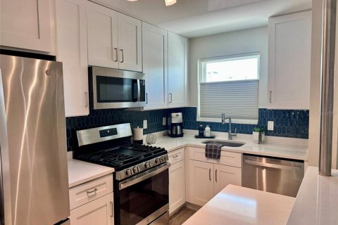 Copropriété à louer à Gulfport, Floride: 2 chambres, 98.48 m2 № 2411652 - photo 9