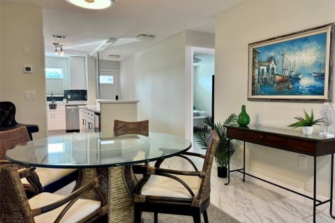 Copropriété à louer à Gulfport, Floride: 2 chambres, 98.48 m2 № 2411652 - photo 8