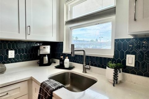 Copropriété à louer à Gulfport, Floride: 2 chambres, 98.48 m2 № 2411652 - photo 10