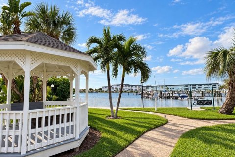 Copropriété à louer à Gulfport, Floride: 2 chambres, 98.48 m2 № 2411652 - photo 2