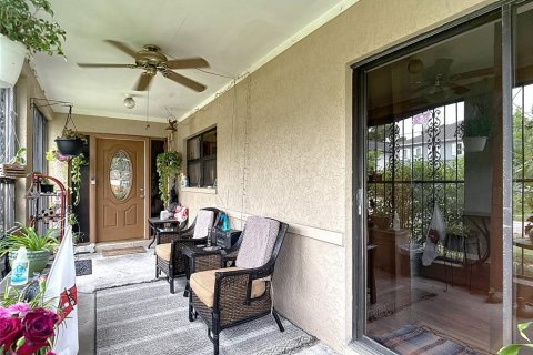 House in Tampa, Florida 3 bedrooms, 124.49 sq.m. № 1778048 - photo 5