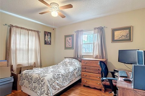 House in Tampa, Florida 3 bedrooms, 124.49 sq.m. № 1778048 - photo 15