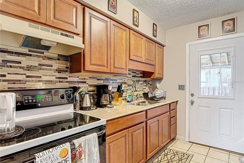 House in Tampa, Florida 3 bedrooms, 124.49 sq.m. № 1778048 - photo 8