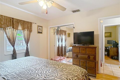 House in Tampa, Florida 3 bedrooms, 124.49 sq.m. № 1778048 - photo 18
