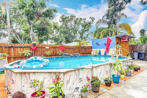 House in Tampa, Florida 3 bedrooms, 124.49 sq.m. № 1778048 - photo 24