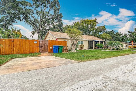 House in Tampa, Florida 3 bedrooms, 124.49 sq.m. № 1778048 - photo 3