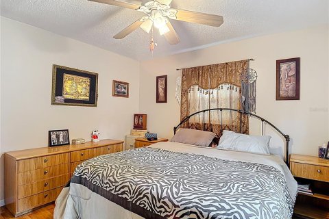 House in Tampa, Florida 3 bedrooms, 124.49 sq.m. № 1778048 - photo 19